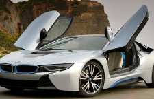 چرا بی ام و خودرو پلاگین هیبرید را به تمام برقی ترجیح می دهد