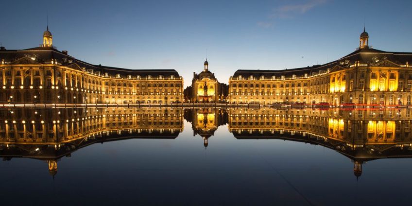 آینه آب بوردو از معروف ترین جاذبه های گردشگری فرانسه