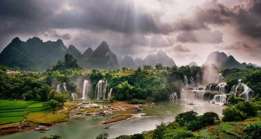 آبشار دتیان عریض ترین آبشار آسیا در مرز چین و ویتنام ‏