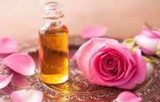 چندین خاصیت مؤثر روغن گل سرخ برای سلامتی