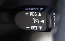 کروز کنترل چیست و چگونه کار می کند