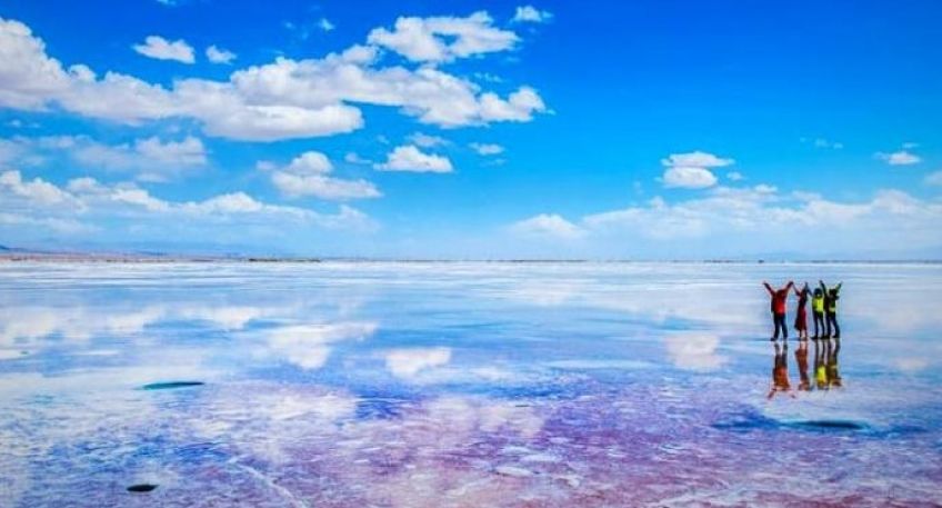 جاذبه گردشگری بی نظیر دریاچه نمک چاکا در کشور چین