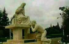 احادیث و روایتی خواندنی در مورد ثواب بوسیدن پای مادر