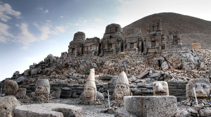 کوه نمرود جاذبه تاریخی ترکیه