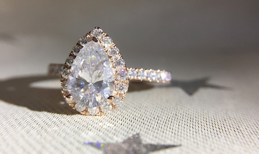 چگونه الماس و جواهر ریز انگشتر خود را بزرگ تر نمایش دهیم