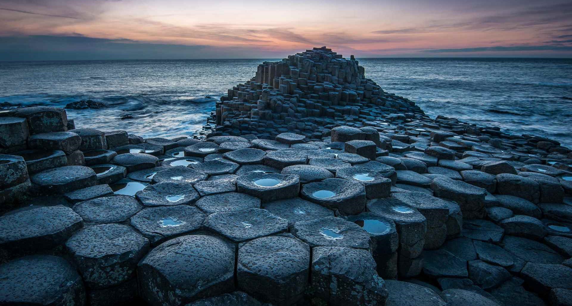 گذرگاه ساحلی جاینت از عجایب گردشگری جهان در ایرلند شمالی