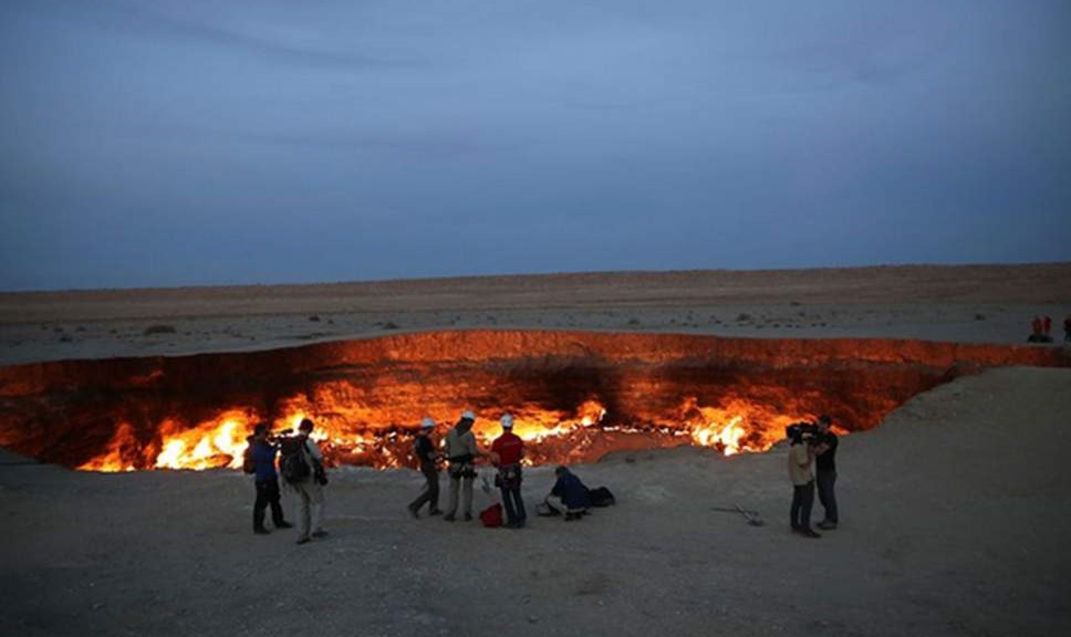 دروازه جهنم در آخال ترکمنستان
