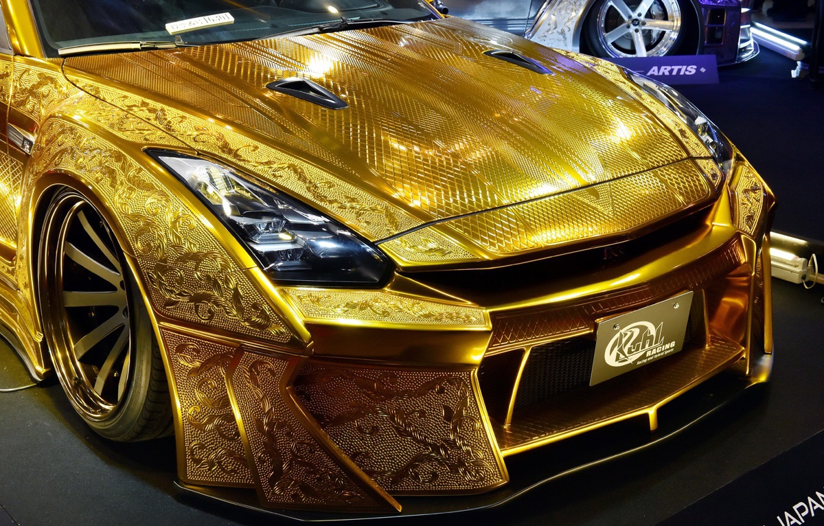 رونمایی از نیسان R35 GT-R طلایی تیونینگ شده در دبی