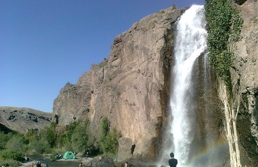 آبشار اسکندر تبریز مکان مناسبی جهت تمرینات یخ نوردی