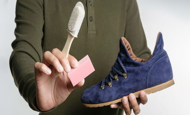 چگونه کفش چرم نبوک و جیر خود را تمیز کنیم
