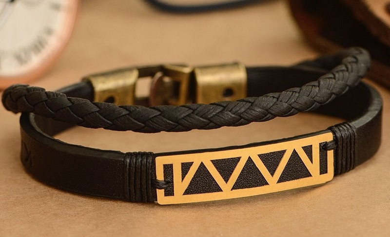 مدل دستبند چرم مشکی مردانه با پلاک طلا