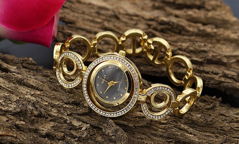 مدل ساعت های زنانه زیبا با دسته فلزی و طرح دایره