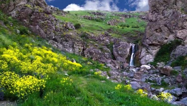 آبشار عرب دیزج شهرستان چالدران استان آذربایجان غربی