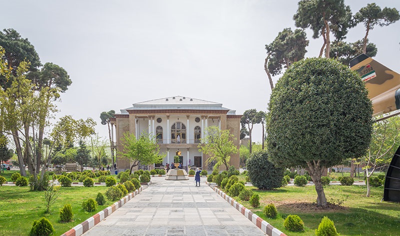 خانه تاریخی تیمورتاش در تهران موزه سلاح و ابزارات جنگی