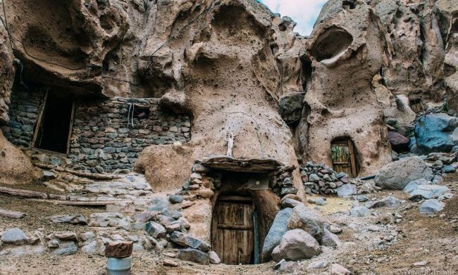 روستای کندوان تبریز تنها روستای صخره ای در جهان که در آن سکونت وجود دارد