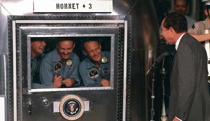 فضانوردان آپولو 11 تقریبا فراموش کردند پیام صلح را روی ماه بگذارند
