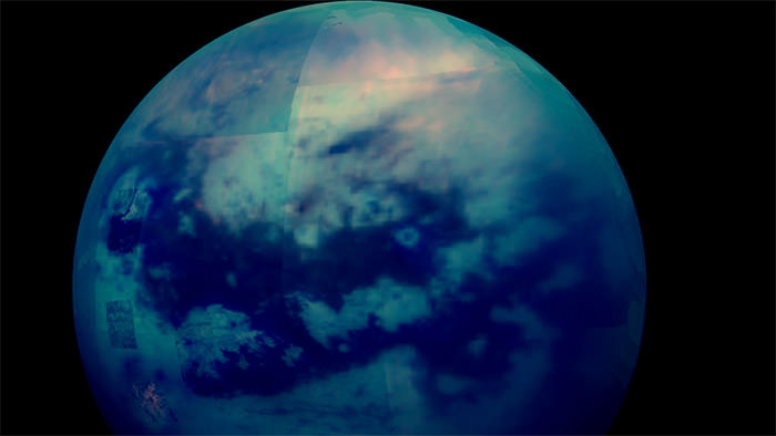 سطح تایتان قمر زحل مانند زمین پوشیده از دریاچه های طبیعی است