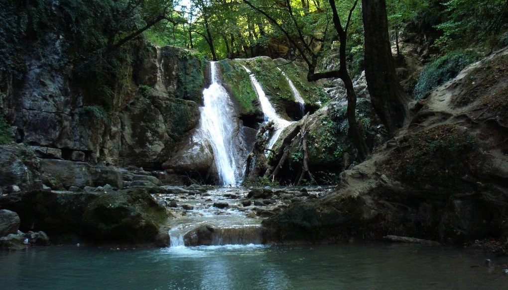 آبشار بارزاو شهرستان آستار گیلان از بلندترین آبشارهای ایران