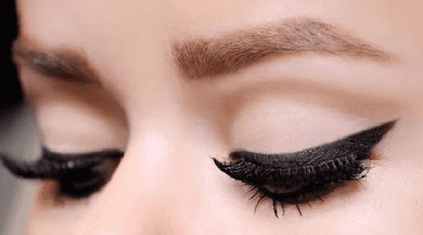 ۵ اشتباه آرایشی برای کسانی که چشمان کوچک دارند