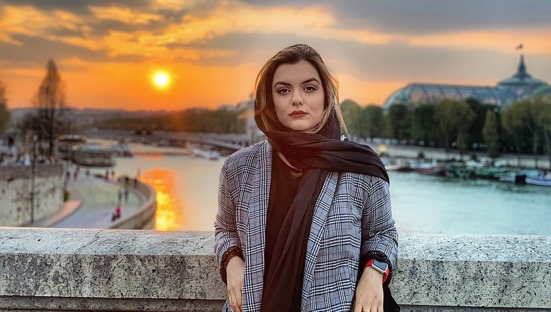 بیوگرافی و عکس های دنیا مدنی دختر رویا تیموریان بازیگر ایرانی