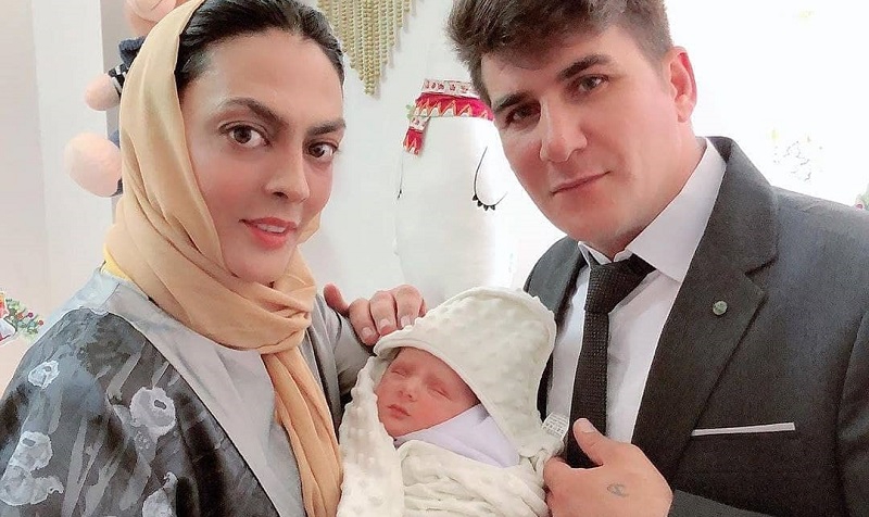 شهربانو منصوریان قهرمان ووشو به همراه فرزند تازه متولد شده اش