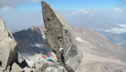 سنگ سماور عجیب ترین سنگ ایران در علم کوه استان مازندران