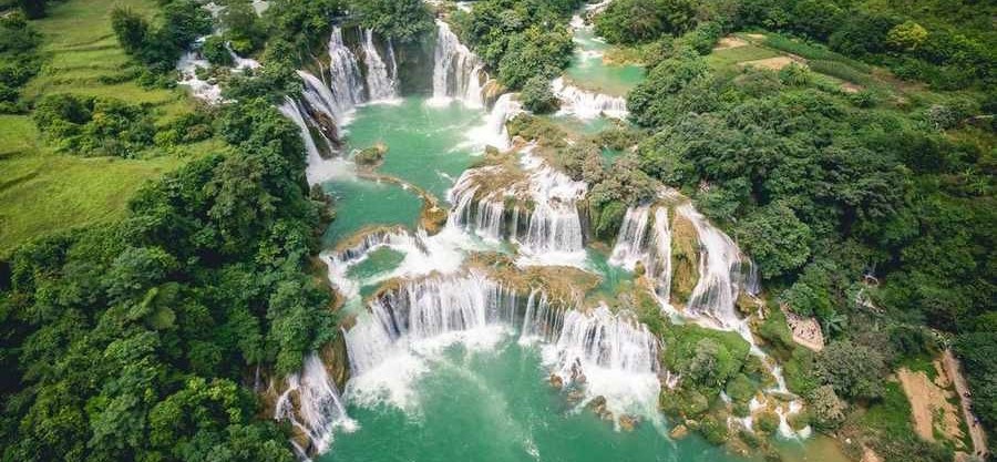 آبشار دتیان عریض ترین آبشار آسیا در مرز چین و ویتنام ‏