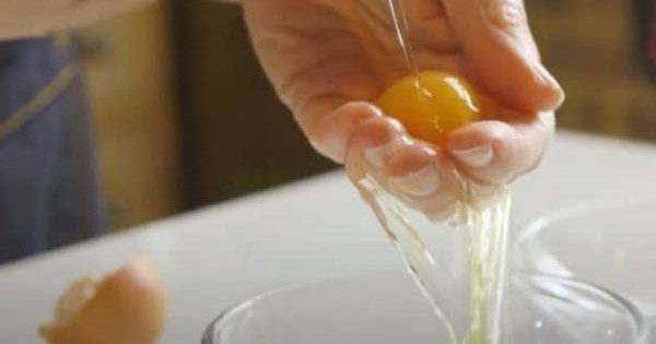 روش های جدا کردن زرده از سفیده تخم مرغ